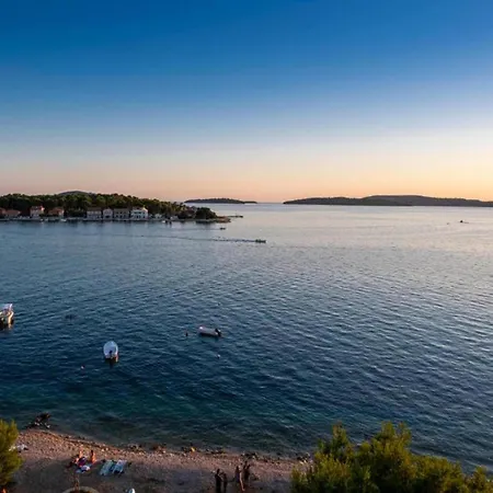 In Brodarica Near Gaj Apartment Razine