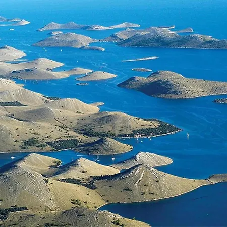 Apartment In Brodarica Near Gaj Razine