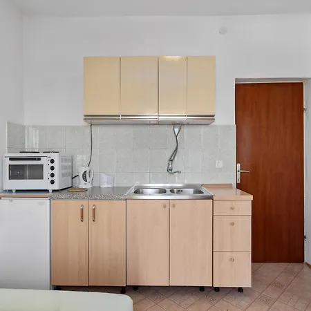 In Brodarica Near Gaj Apartamento