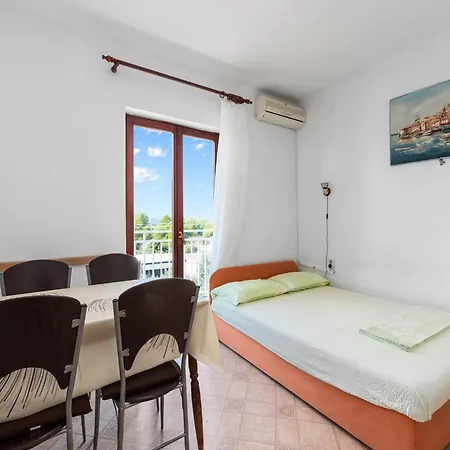 In Brodarica Near Gaj Apartamento Razine