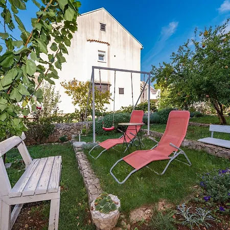 Apartman In Brodarica Near Gaj Razine
