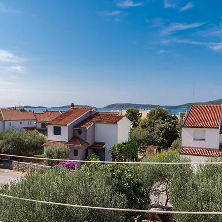 Apartman In Brodarica Near Gaj