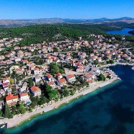 Apartament In Brodarica Near Gaj