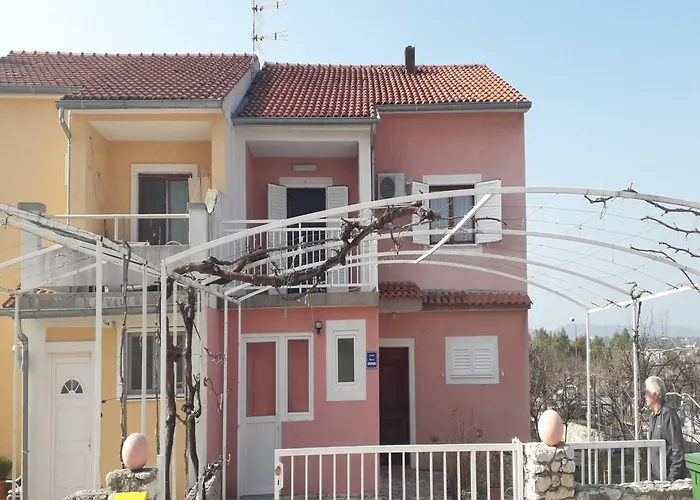 In Brodarica Near Gaj * Razine