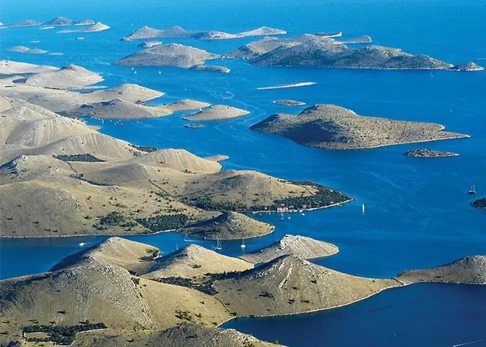 Daire In Brodarica Near Gaj Razine