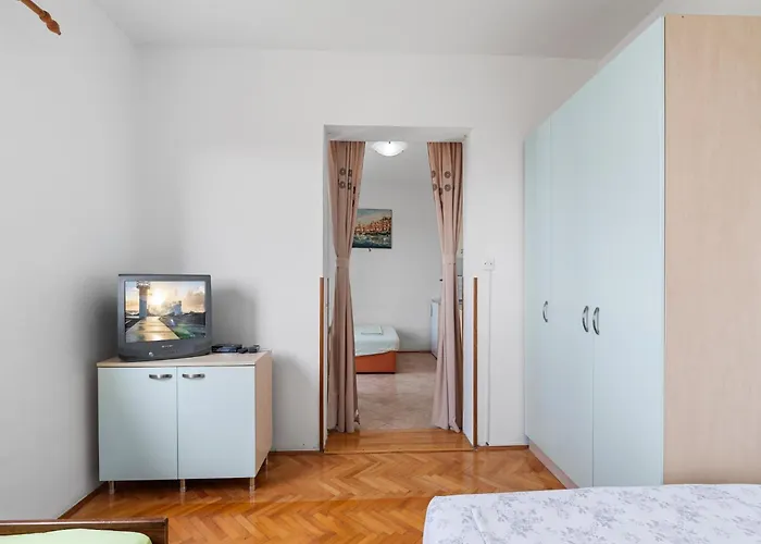 Apartamento In Brodarica Near Gaj