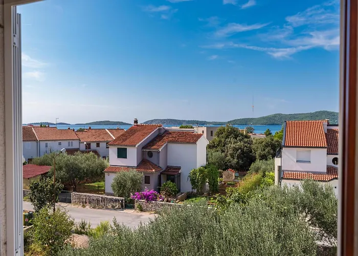 In Brodarica Near Gaj Apartamento *